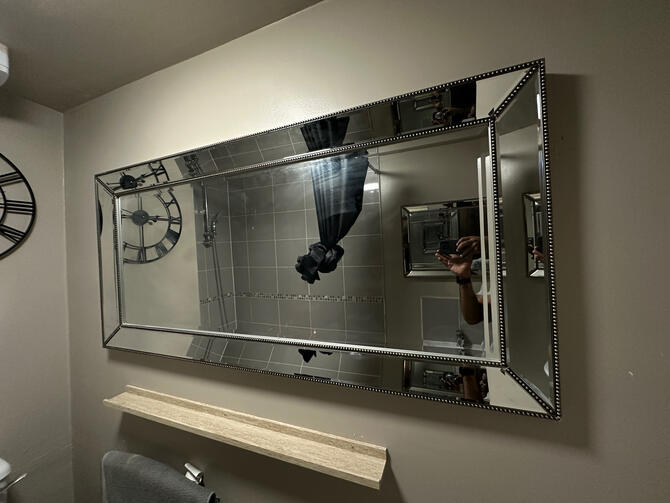 Large wall mirror - Secure and level installation